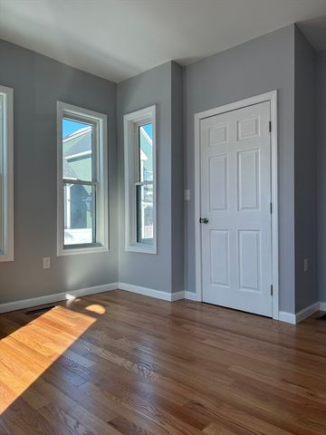 48 Hastings St 1, Lowell, MA 01851