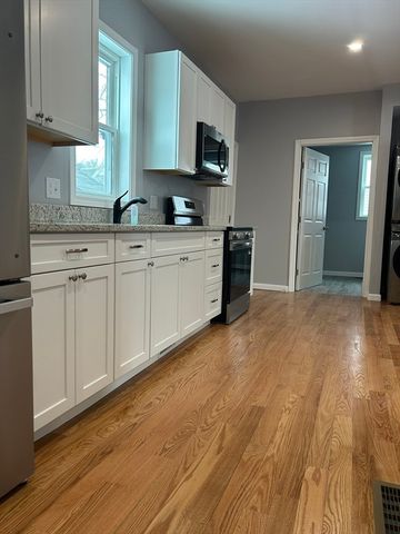 48 Hastings St 1, Lowell, MA 01851