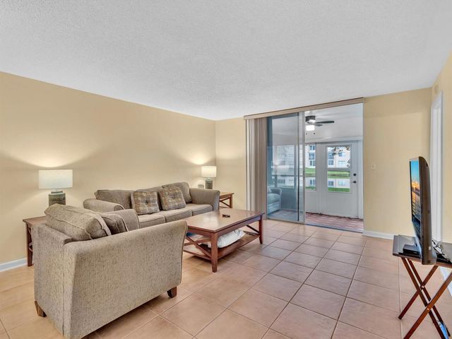 9301 Sunrise Lakes Boulevard, Sunrise, FL 33322
