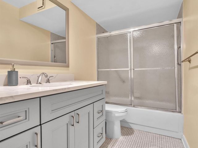 9301 Sunrise Lakes Boulevard, Sunrise, FL 33322