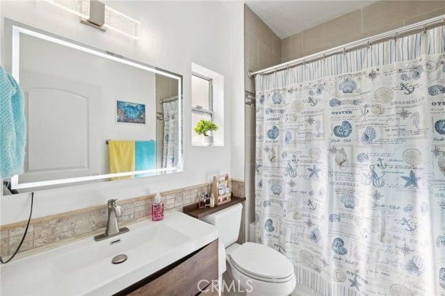 14914 Hamlin 104, Van Nuys (los Angeles), CA 91411