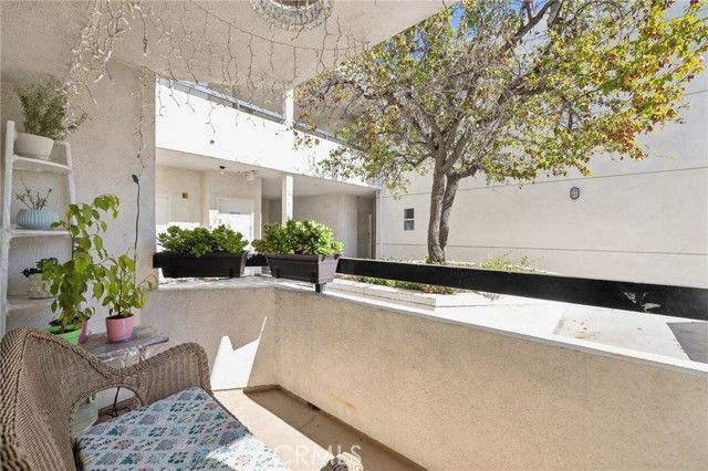 14914 Hamlin 104, Van Nuys (los Angeles), CA 91411