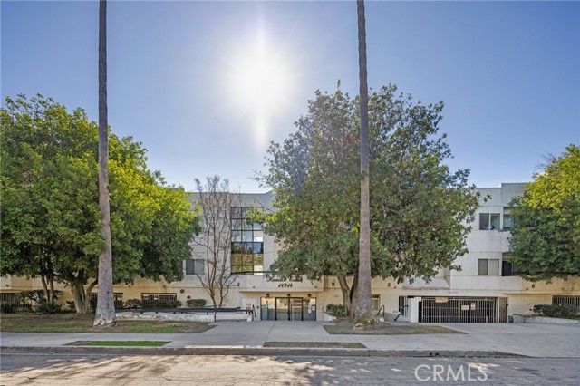 14914 Hamlin 104, Van Nuys (los Angeles), CA 91411