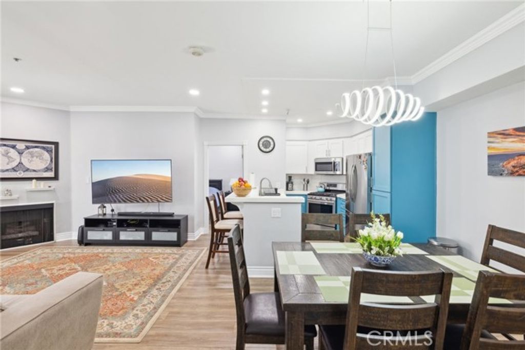 14914 Hamlin 104, Van Nuys (los Angeles), CA 91411