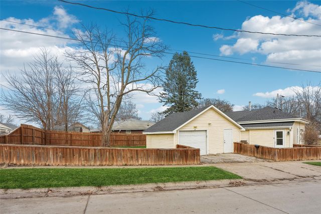 202 E Olinda Avenue, Des Moines, IA 50315