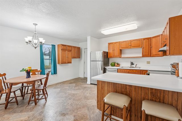 202 E Olinda Avenue, Des Moines, IA 50315