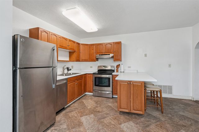 202 E Olinda Avenue, Des Moines, IA 50315