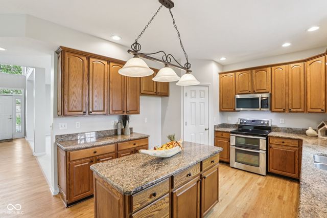 9195 N Coral Reef Road, Mccordsville, IN 46055