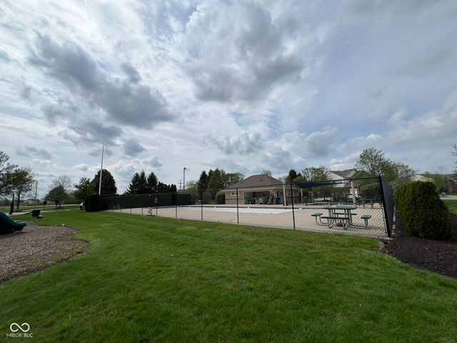 9195 N Coral Reef Road, Mccordsville, IN 46055