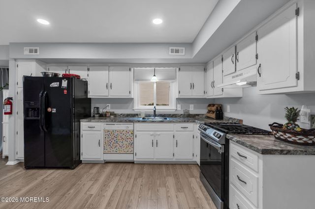1813 Bismarck Street, Toms River, NJ 08757