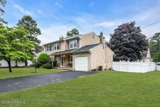 1813 Bismarck Street, Toms River, NJ 08757