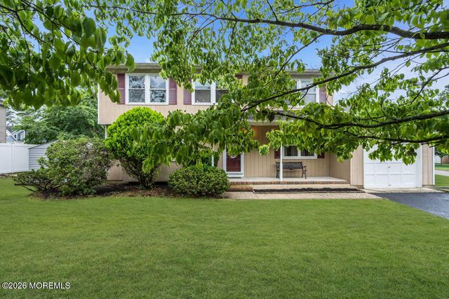 1813 Bismarck Street, Toms River, NJ 08757
