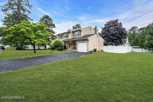 1813 Bismarck Street, Toms River, NJ 08757