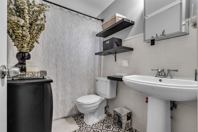 820 Salzedo St 403, Coral Gables, FL 33134