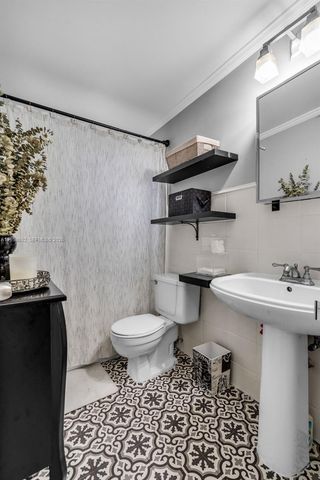 820 Salzedo St 403, Coral Gables, FL 33134