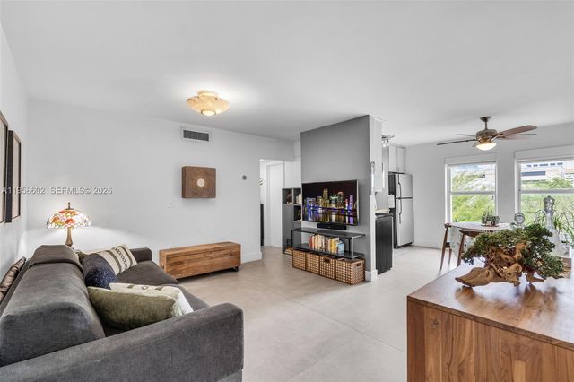 820 Salzedo St 403, Coral Gables, FL 33134