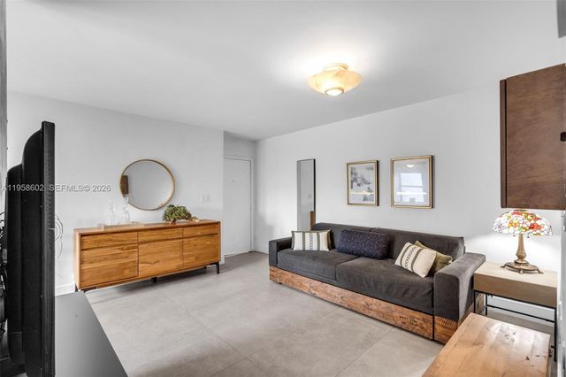 820 Salzedo St 403, Coral Gables, FL 33134