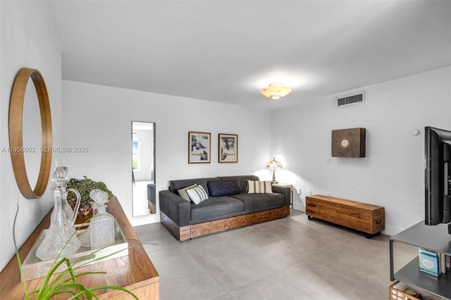 820 Salzedo St 403, Coral Gables, FL 33134