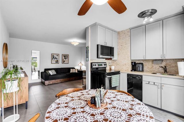 820 Salzedo St 403, Coral Gables, FL 33134