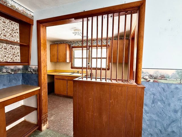 461 Sheridan St, Chicopee, MA 01020