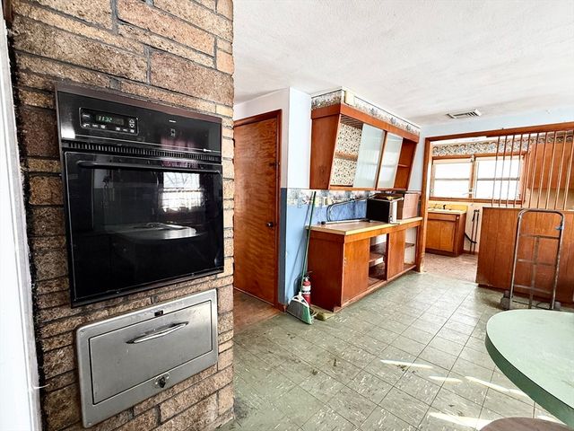 461 Sheridan St, Chicopee, MA 01020