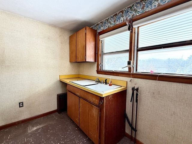 461 Sheridan St, Chicopee, MA 01020