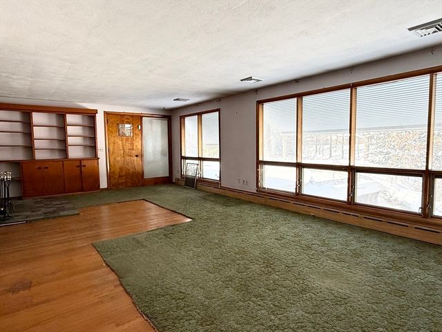 461 Sheridan St, Chicopee, MA 01020