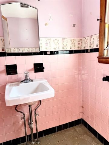 461 Sheridan St, Chicopee, MA 01020