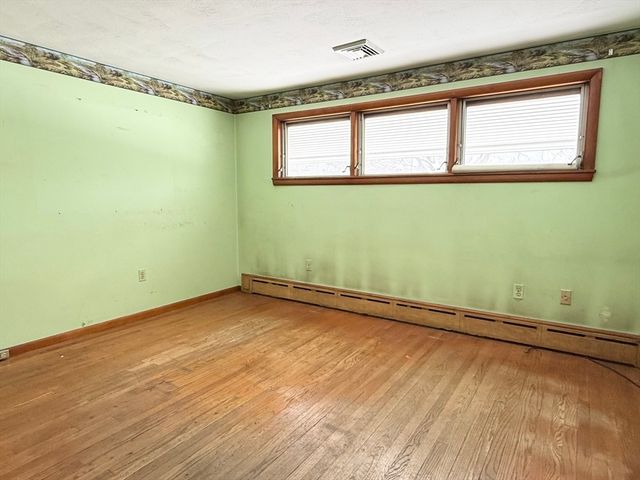 461 Sheridan St, Chicopee, MA 01020