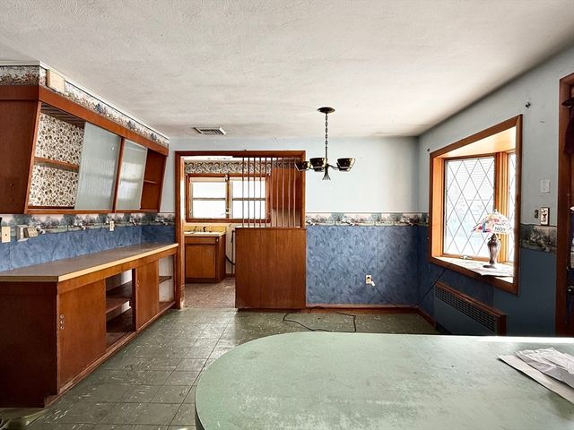 461 Sheridan St, Chicopee, MA 01020