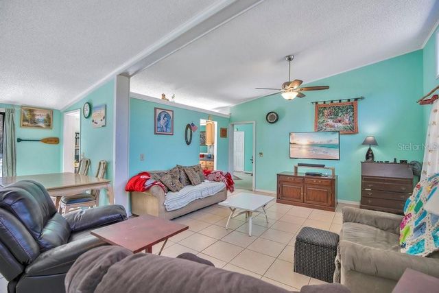 425 SCOOTER POINT, Geneva, FL 32732