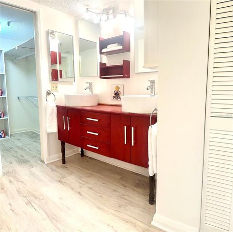 5950 PELICAN BAY PLAZA S 505, Gulfport, FL 33707