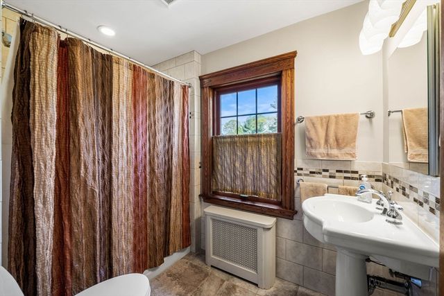 76 Elm St, Medford, MA 02155