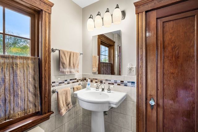 76 Elm St, Medford, MA 02155