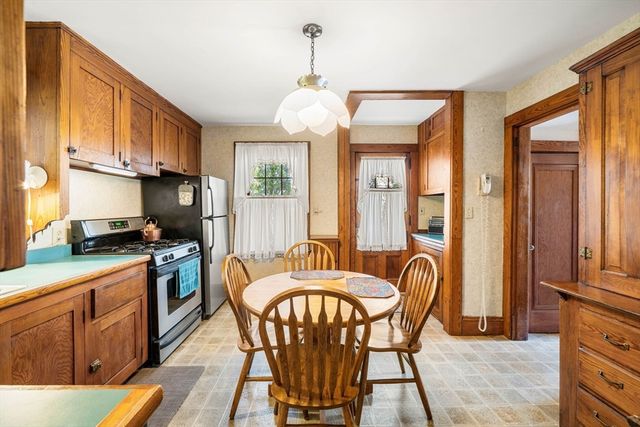 76 Elm St, Medford, MA 02155