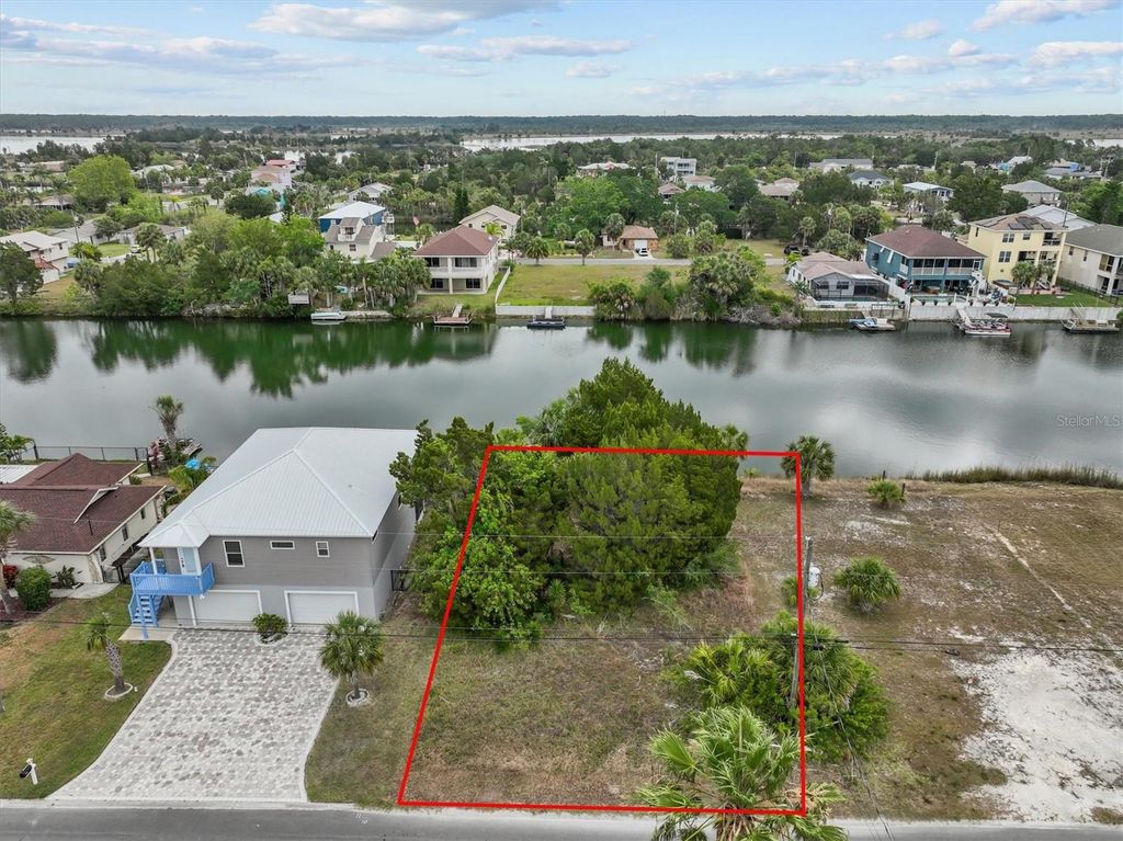 Image 2 of property listing at 3254 AZALEA DRIVE, Hernando Beach, FL 34607