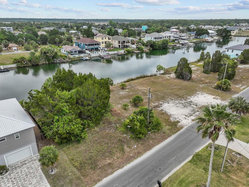 Image 3 of property listing at 3254 AZALEA DRIVE, Hernando Beach, FL 34607