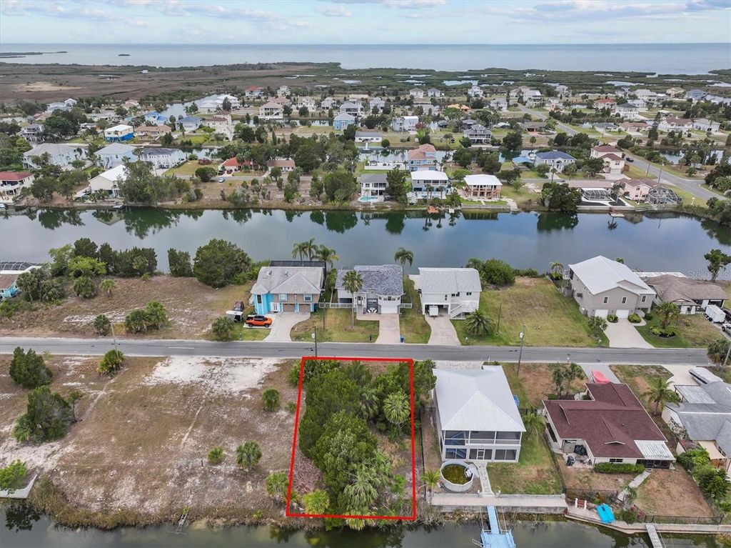 Image 7 of property listing at 3254 AZALEA DRIVE, Hernando Beach, FL 34607