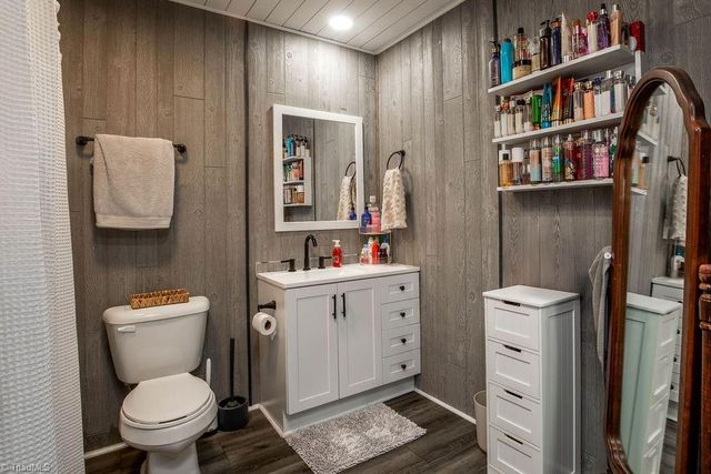 821 Fisher Ferry Street, Thomasville, NC 27360