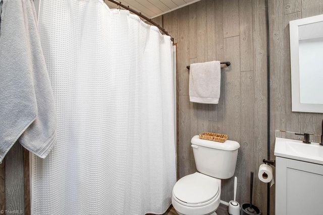 821 Fisher Ferry Street, Thomasville, NC 27360