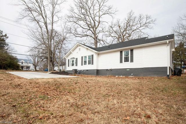 821 Fisher Ferry Street, Thomasville, NC 27360