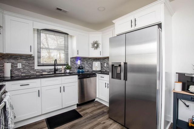 821 Fisher Ferry Street, Thomasville, NC 27360