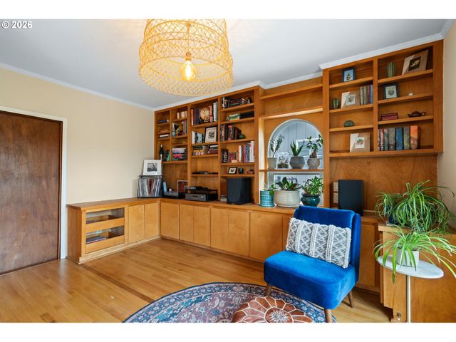 4711 FALLS VIEW Ave, West Linn, OR 97068