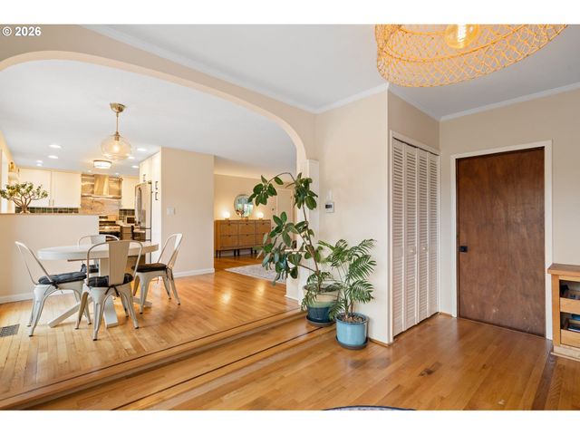 4711 FALLS VIEW Ave, West Linn, OR 97068