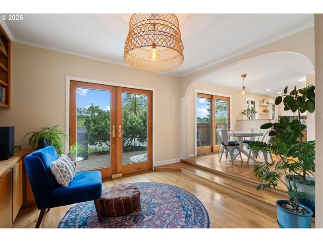 4711 FALLS VIEW Ave, West Linn, OR 97068