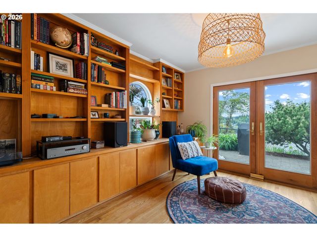 4711 FALLS VIEW Ave, West Linn, OR 97068