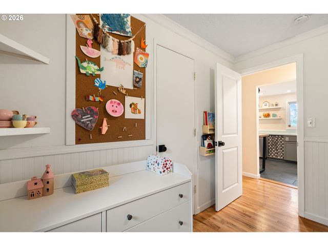 4711 FALLS VIEW Ave, West Linn, OR 97068