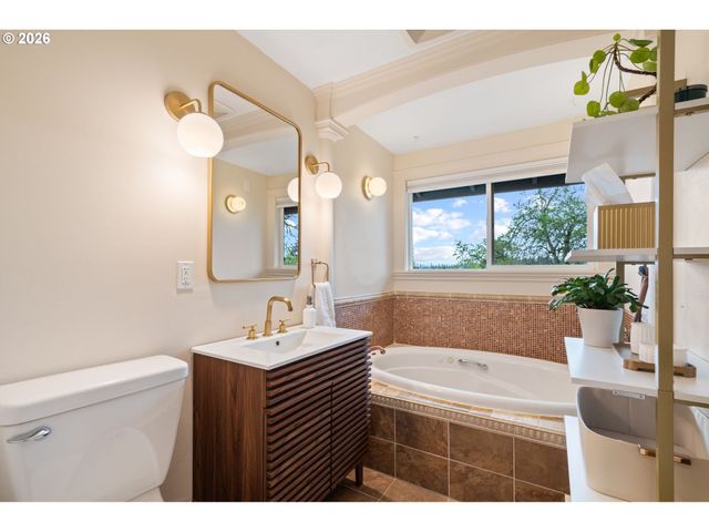 4711 FALLS VIEW Ave, West Linn, OR 97068