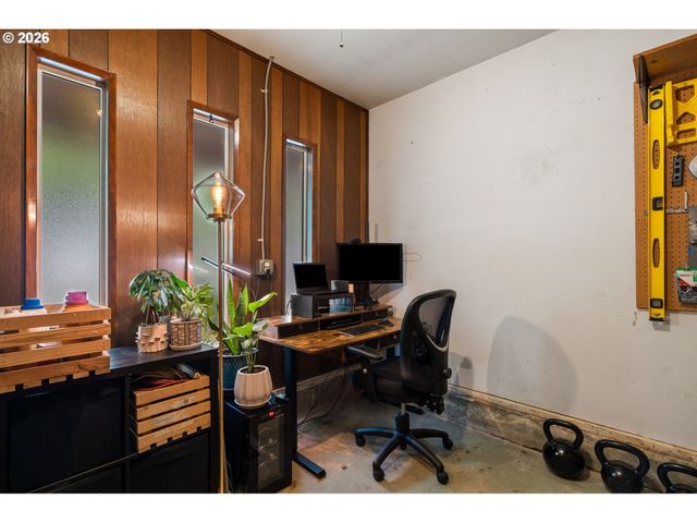 4711 FALLS VIEW Ave, West Linn, OR 97068