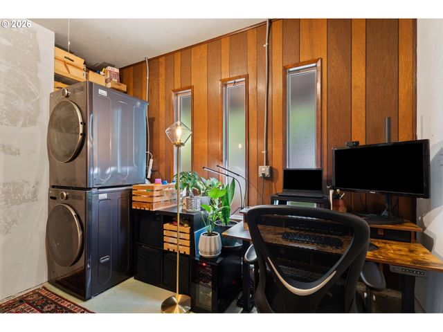 4711 FALLS VIEW Ave, West Linn, OR 97068